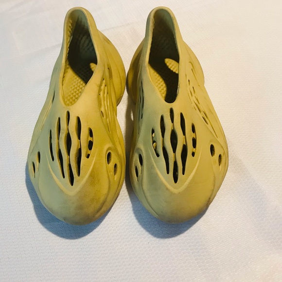 Adidas Yeezy - Picture 3 of 11